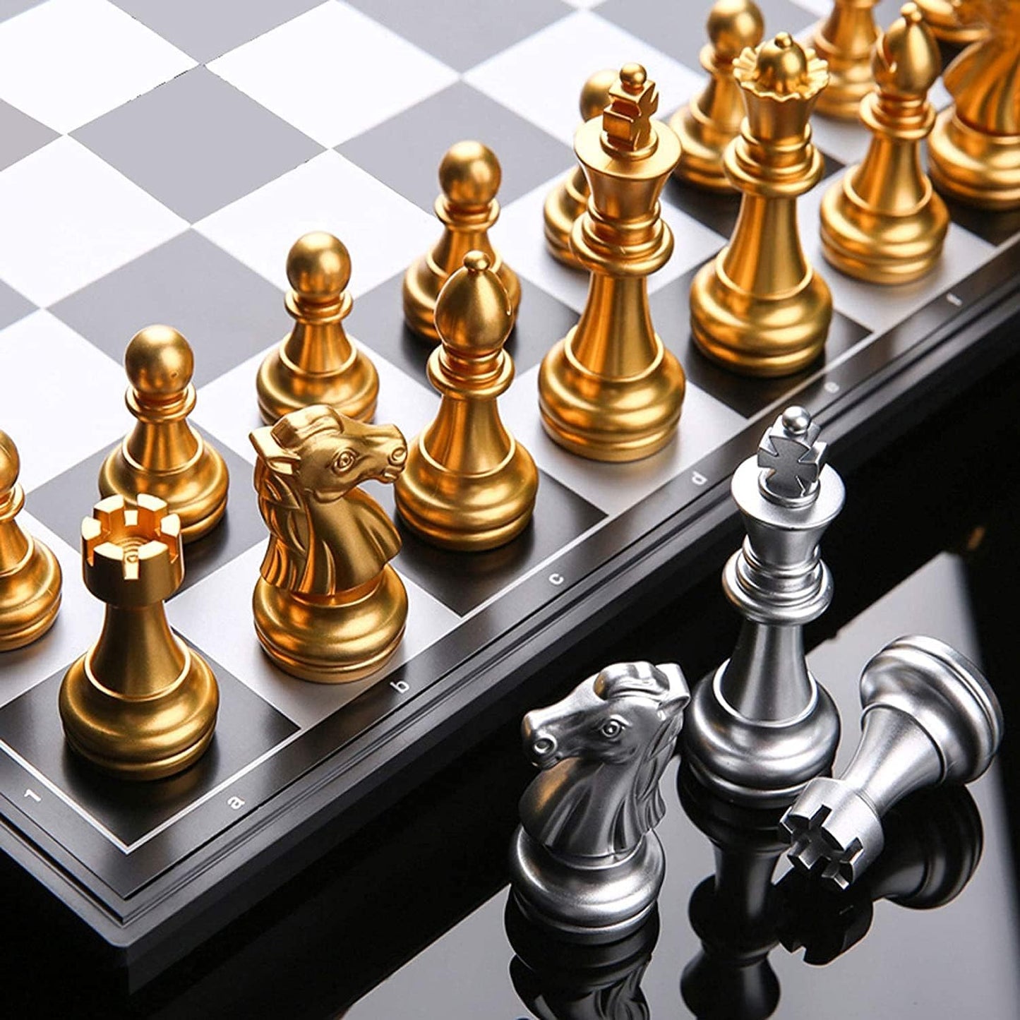Magnetic folding chess set