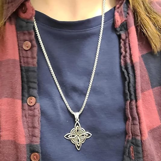 Mystical Witches Knot Necklace – Interwoven Celtic Pendant with Triquetra Trinity Symbol