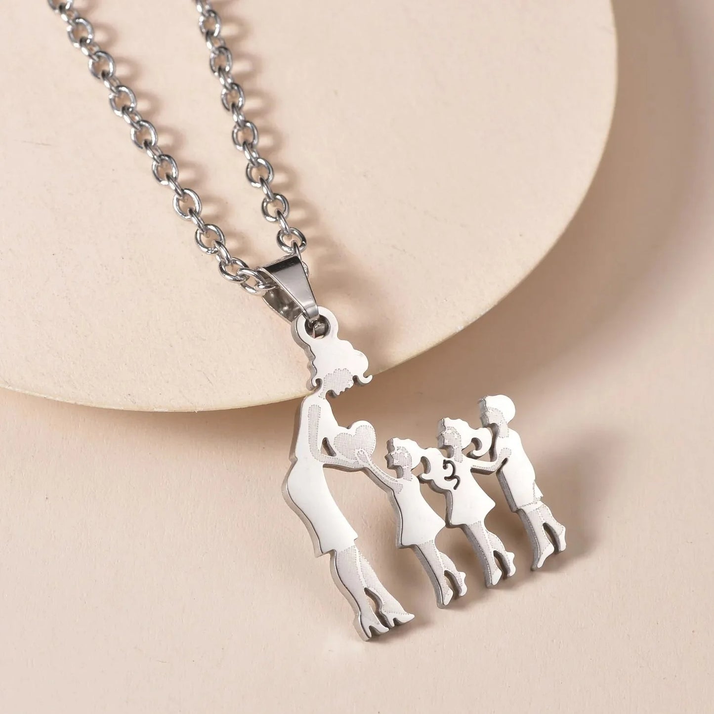 Collar con colgante de madre y tres hijos/hijas amor entre mamá y niños