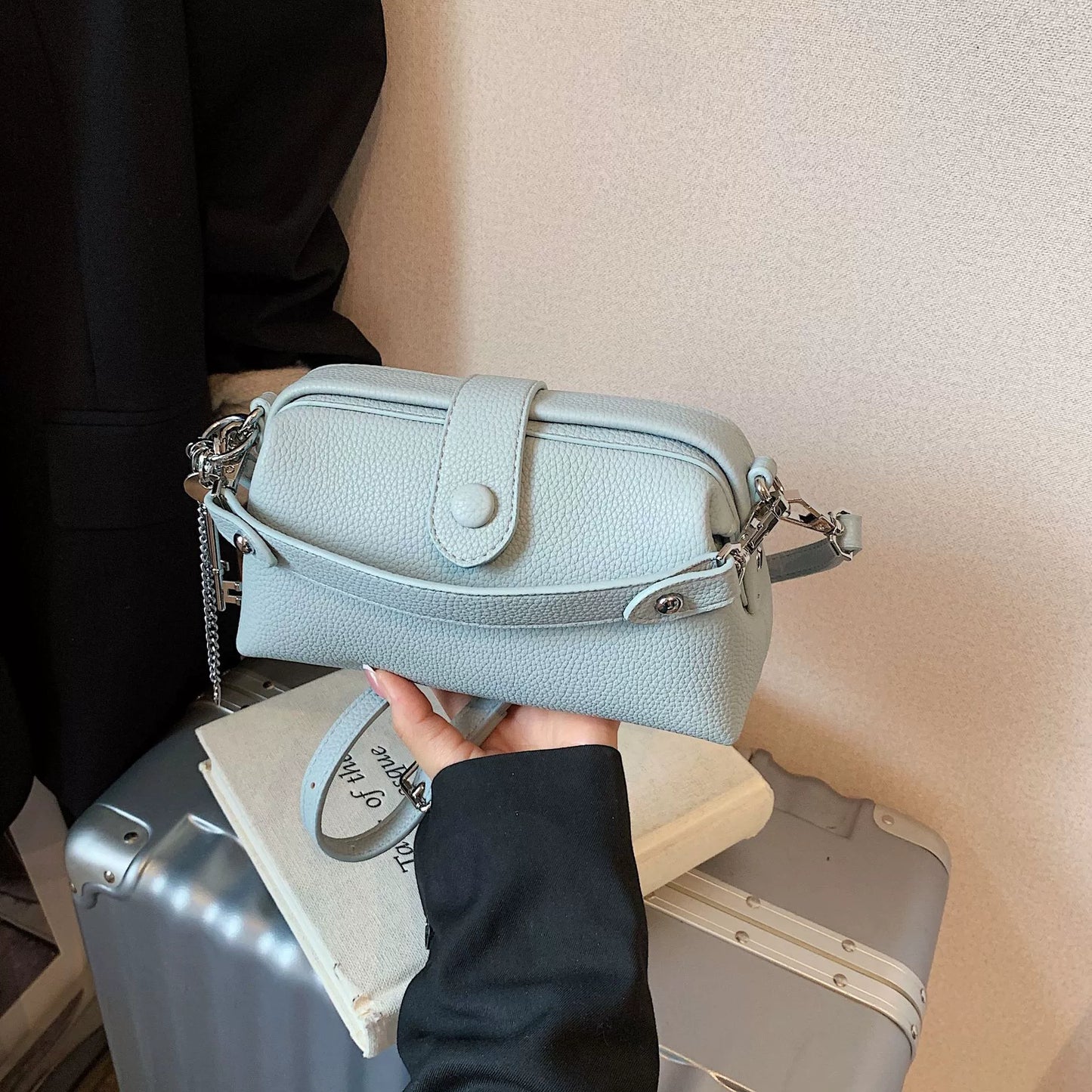 Korean-style Minimalist Crossbody Bag for Commuting